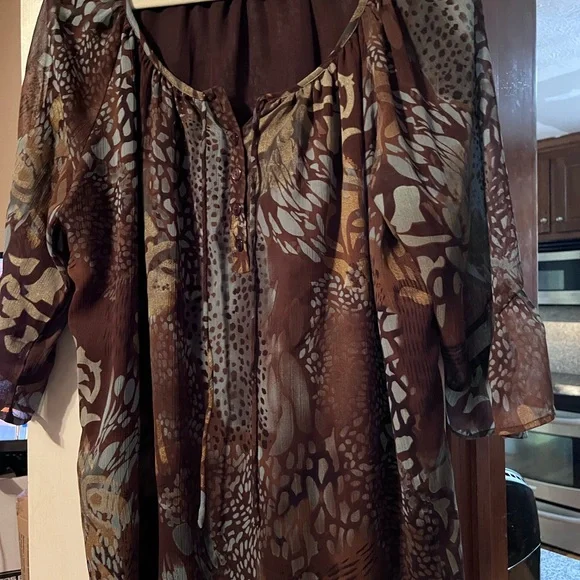 Dress Barn Brown and Taupe Sheer Patterned Peasant Blouse - Picture 3 of 4